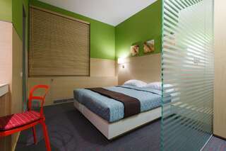 Отель Sleeport Днепр Стандартный двухместный номер с 1 кроватью или 2 отдельными кроватями-1