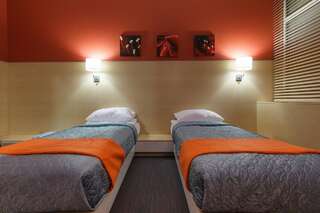 Отель Sleeport Днепр Стандартный двухместный номер с 1 кроватью или 2 отдельными кроватями-3